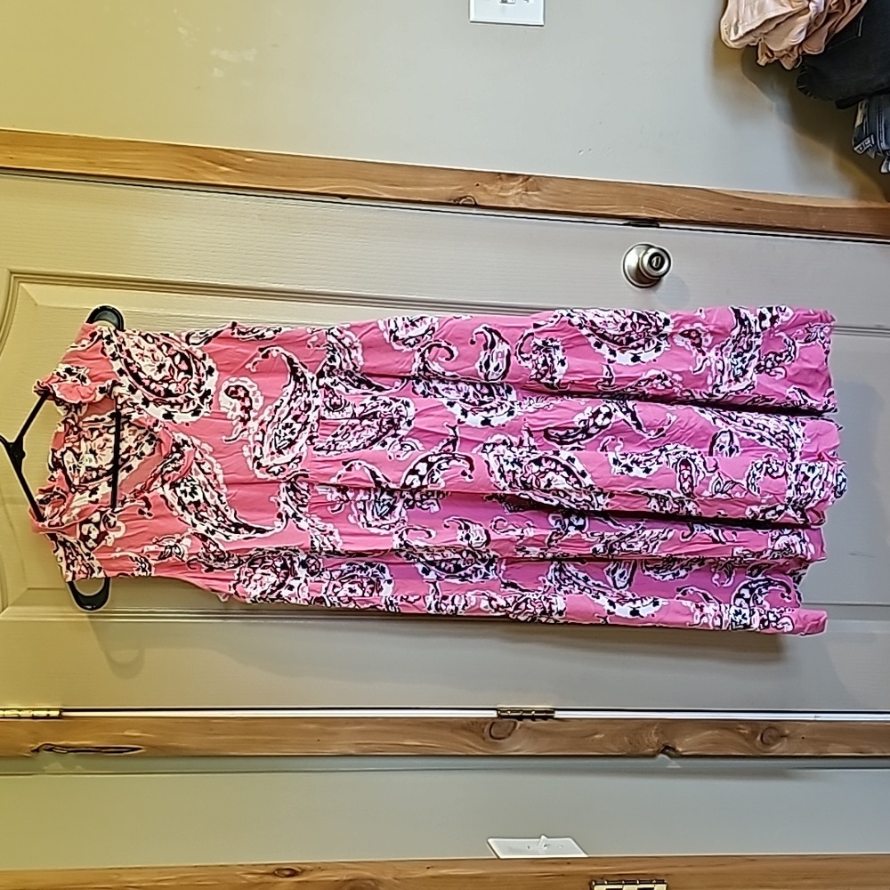 Classy, Crown & Ivy Sleeveless Pink Paisley Dress